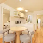 Youropo - Flores Apartman
