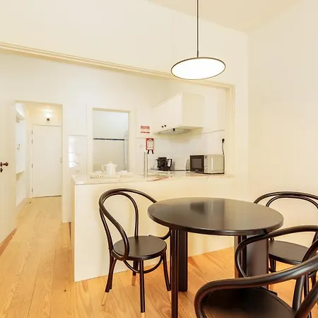 Youropo - Flores Apartment