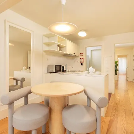 Youropo - Flores Apartment
