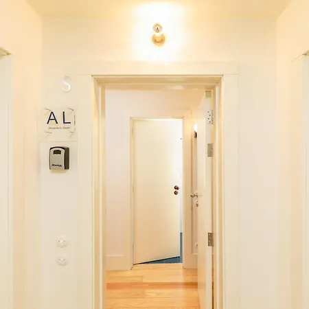 Youropo - Flores Apartment