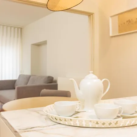 Youropo - Flores Apartmán *